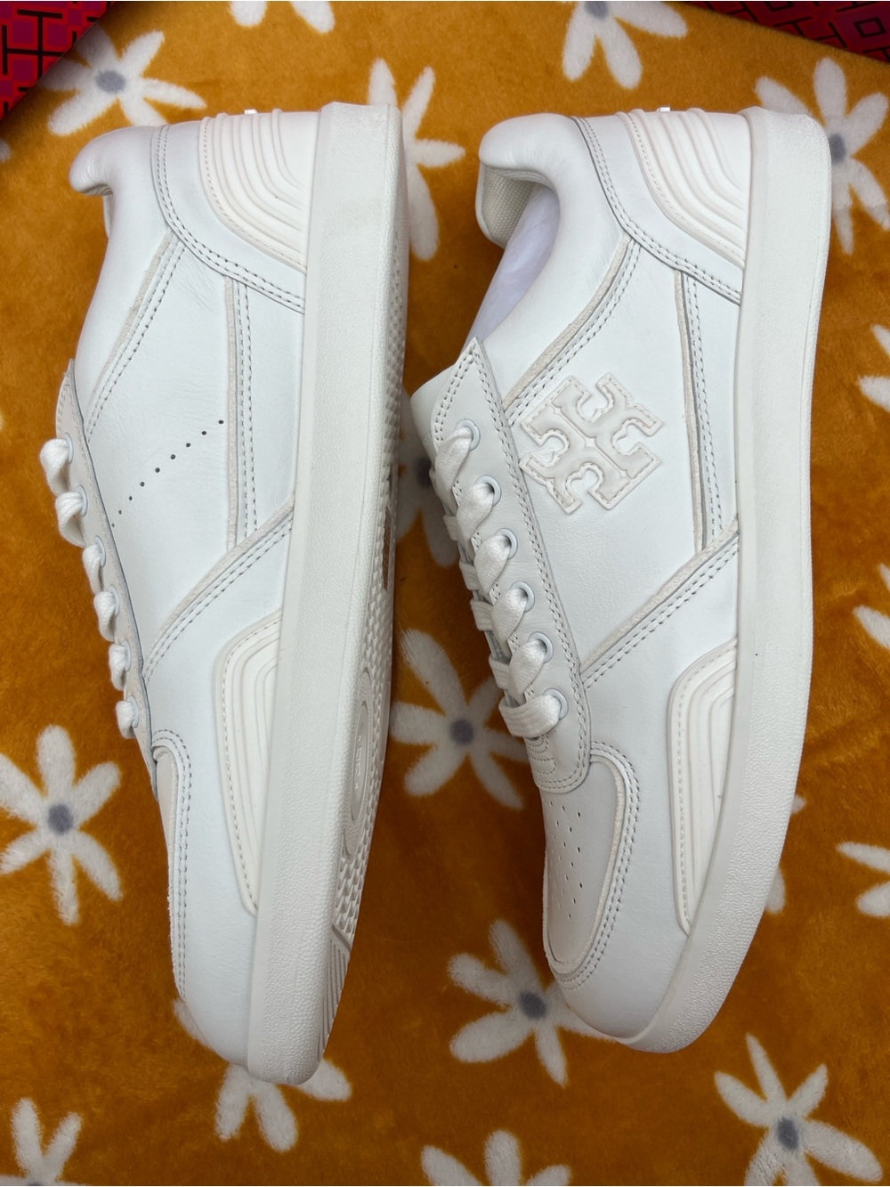 NEW NIB Tory Burch Clover Court Sneaker in Titanium White Size 10 Nappa Leather - Picture 12 of 16
